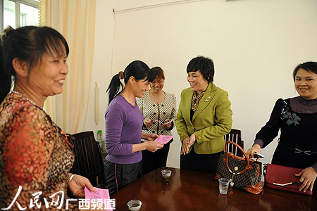 博白县公安局组织慰问<em>基层</em>困难<em>女干部</em>--人民网