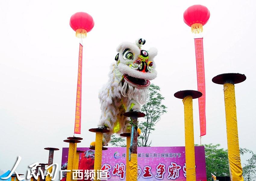 高桩南狮表演(记者庞冠华/摄)