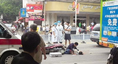 一场<em>车祸</em>拆散一对情侣 电动车违规女子<em>当场死</em>