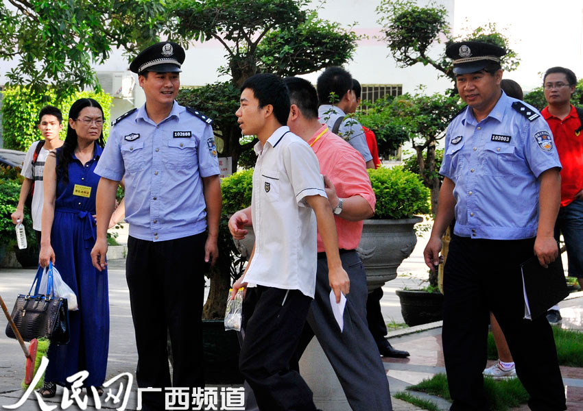 南宁考生高考忘带<em>身份证</em> 考点已做两手准备-