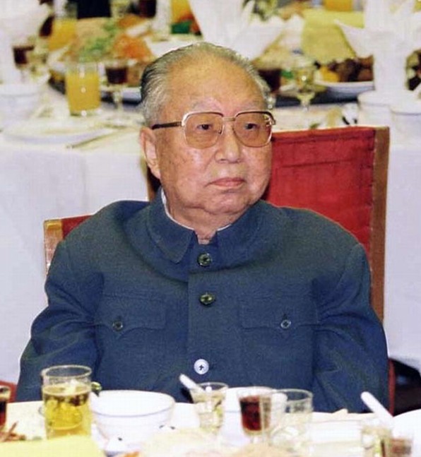 王洪文秘书评<em>华国锋</em>:忠厚老实的挡箭牌【9】