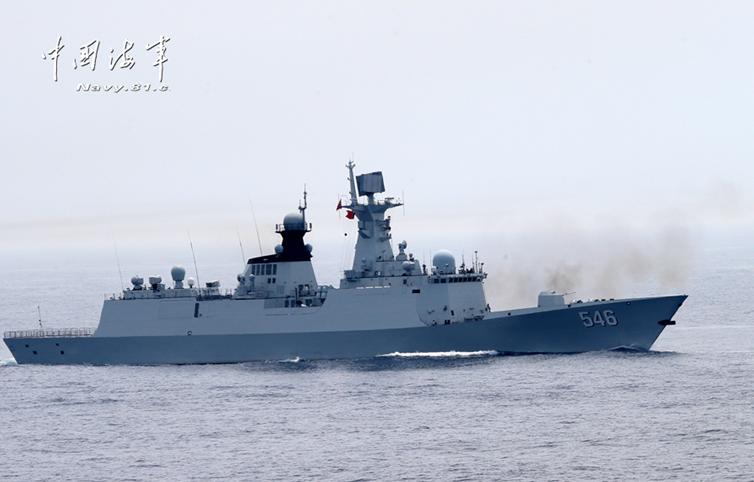 我海军546舰对海上目标射击。(来源:中国海军