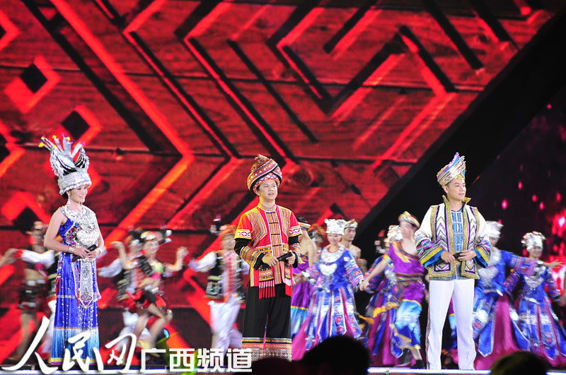 ���й�������ʮ��·��Я�ֹ�������ƪ��2013����������������ڣ����нڼ� ���ʲ�����ͼ��