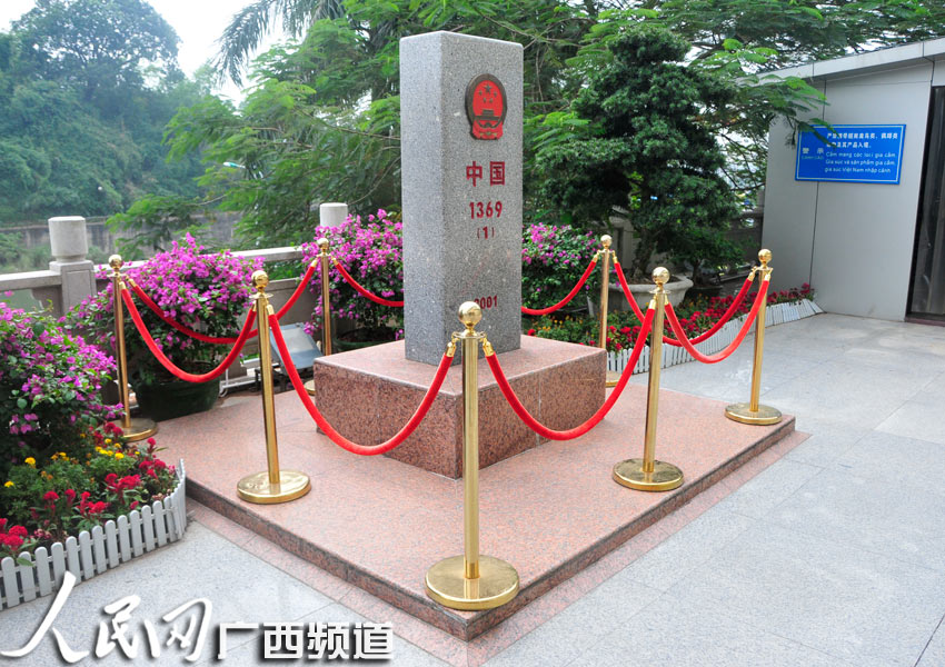 <em>东兴</em>口岸:跨过大桥就是<em>越南</em> 一天通关2万人【