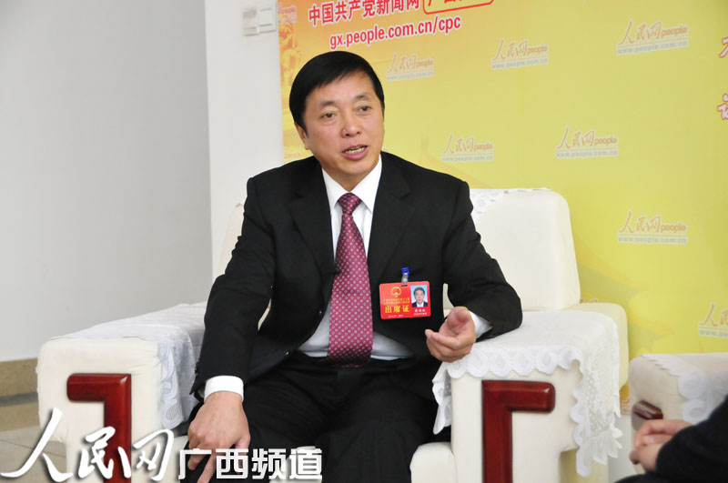 人大代表、广西人力资源和社会保障厅厅长蒋明