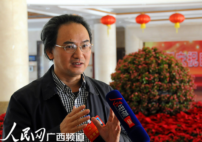 人大代表、廣西中醫藥大學校長唐農接受人民網專訪