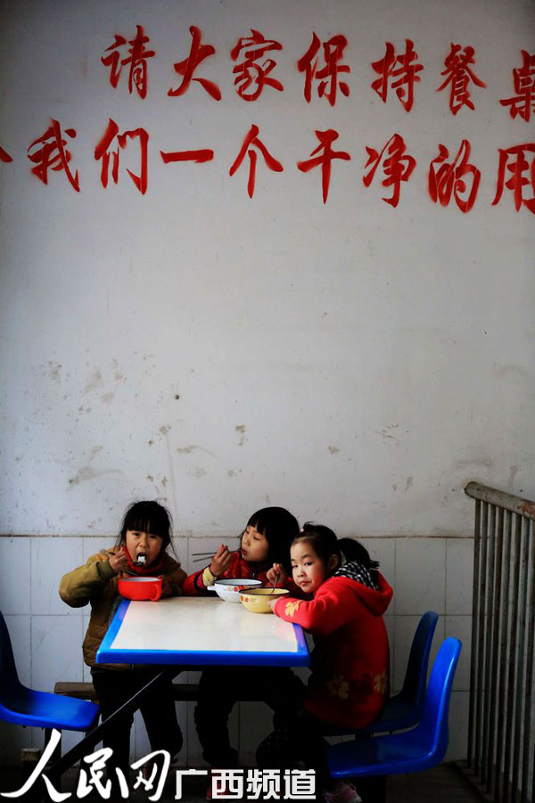 柳州千所小学中小学开设免费毕业v小学年级超亿试农村午餐作文六资金图片