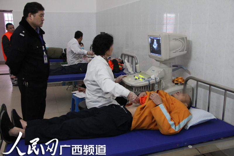 柳州市第一看守所为在押人员进行健康体检