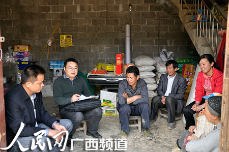 天峨打造“一村一警”品牌提升群眾滿意度縣委書記韋桂元說：“我們把‘一村一警’打造成社會管理創新新品牌，進一步提升群眾滿意度。”……[詳細]