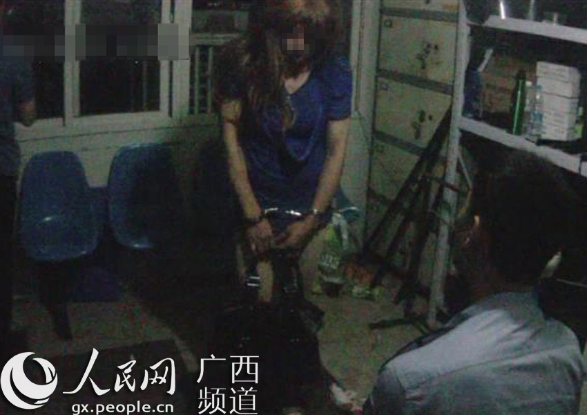 南宁警方查获五里亭站街女 <em>男扮女</em>装<em>内衣</em>缝硅