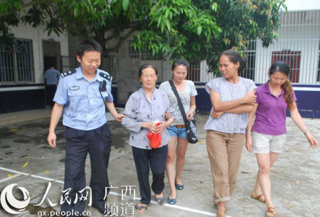钦州:民警通过微信平台帮助走失老人归家
