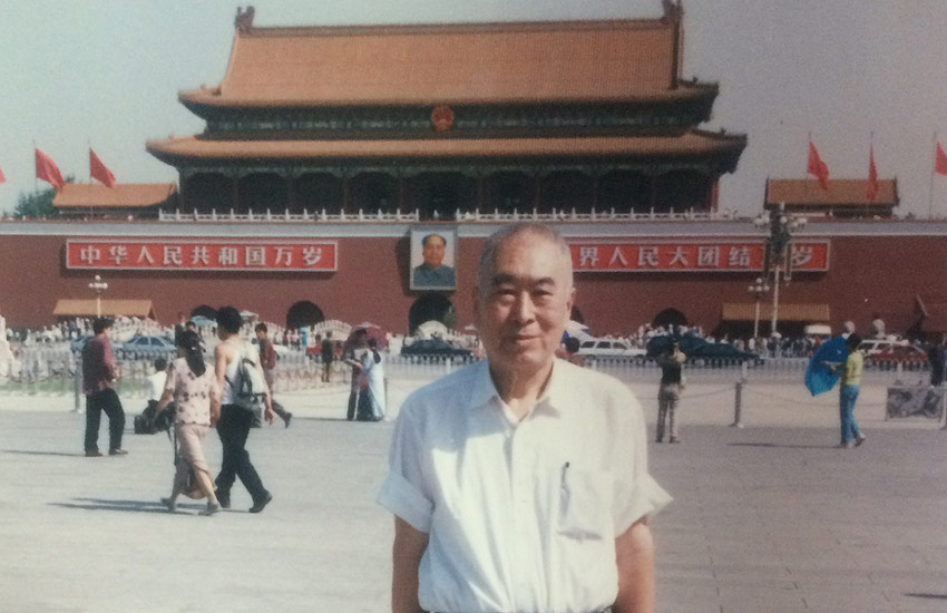 2001年5月王笠夫于天安门广场--人民网广西频道--人民网
