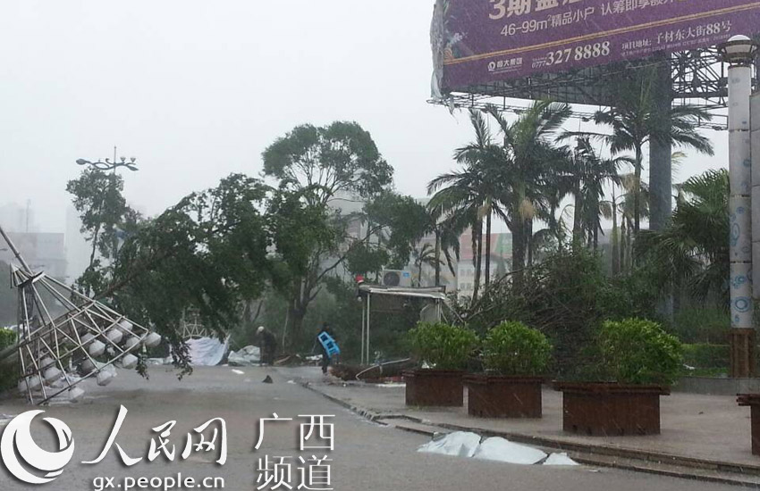 钦州:迎战强台风威马逊 交警部门进入实战状