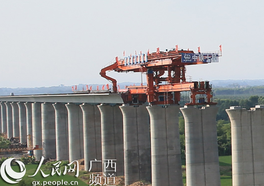 云桂铁路特大桥架梁完成 南宁至百色段2015年