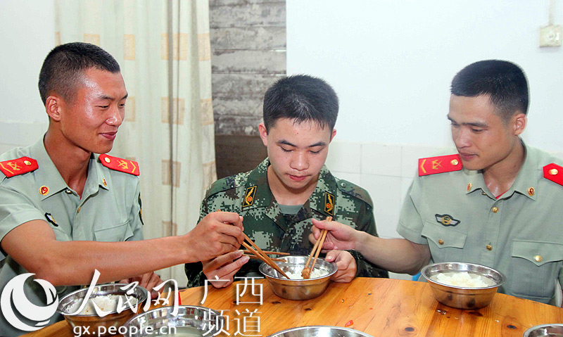 广西南宁:首批2014年新兵入营