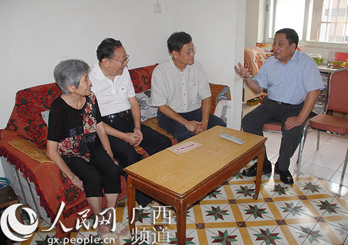 慰问尹遐龄教授