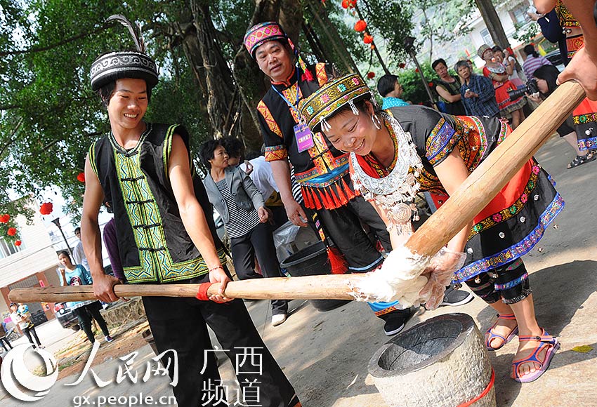 广西上林县镇圩瑶族乡欢庆成立30周年美食团外卖昆明民族图片