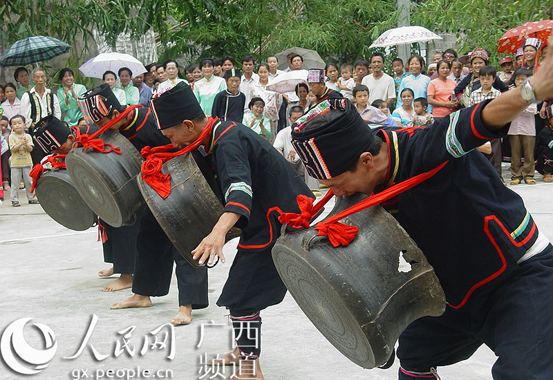 广西壮族有多少人口_所属词条 大新壮族古部落 壮乡风情画之一 大新板价屯短