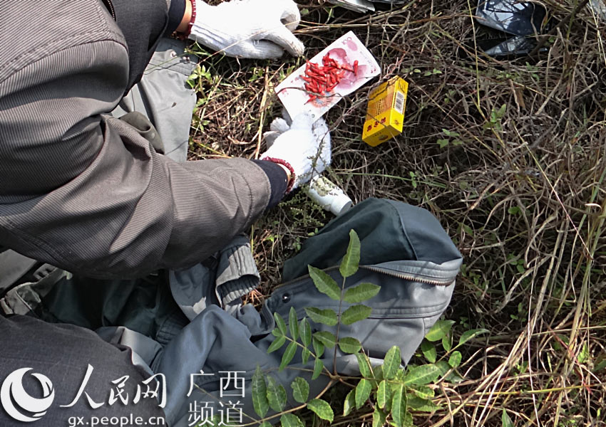 广西贺州警方设局抓粉仔 毒贩做饵引出8人