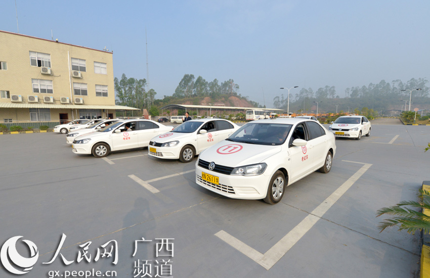钦州对600多名驾校教练进行考核 两次不及格将