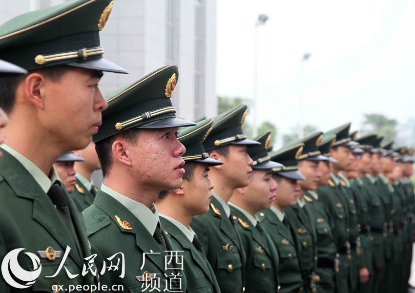 武警南宁支队:依依惜别泪 难舍军旅情(组图)