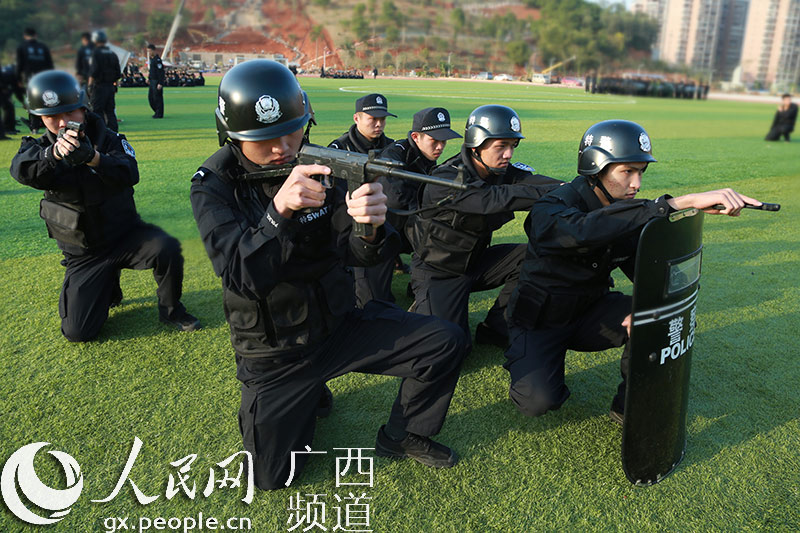 广西警官高等专科学校举行反恐维稳处突演练