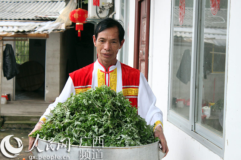 高清:清明节吃啥?图揭恭城艾粑如何做成