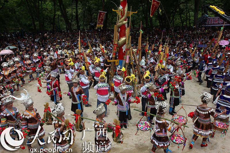 广西:多彩民俗欢度三月三