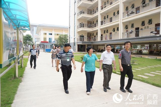 桂林旅游高等专科学校到广西中医药大学参观考