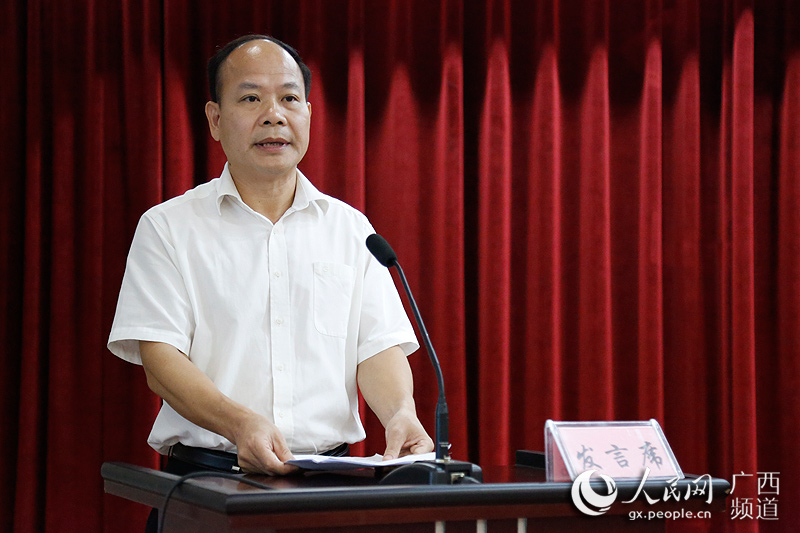 玉林市委组织部副部长钟永东发言