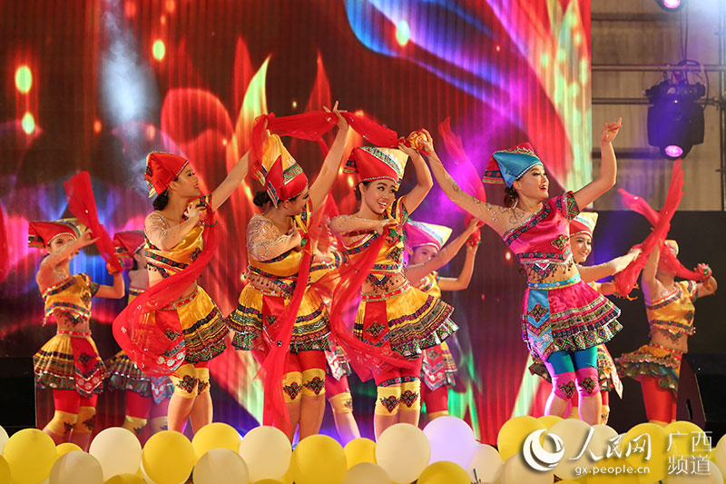 组图:广西大学举办舞蹈大赛 舞动最炫民族风