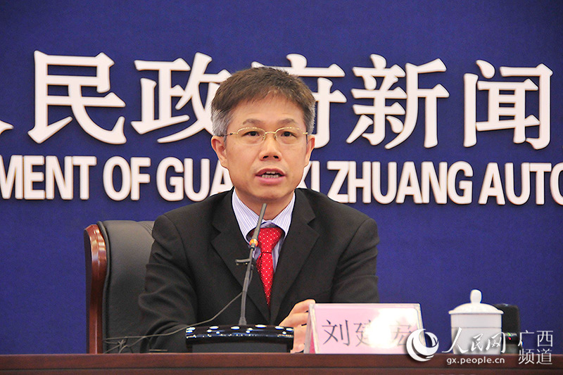 广西科技厅副厅长刘建宏介绍中国-东盟技术转
