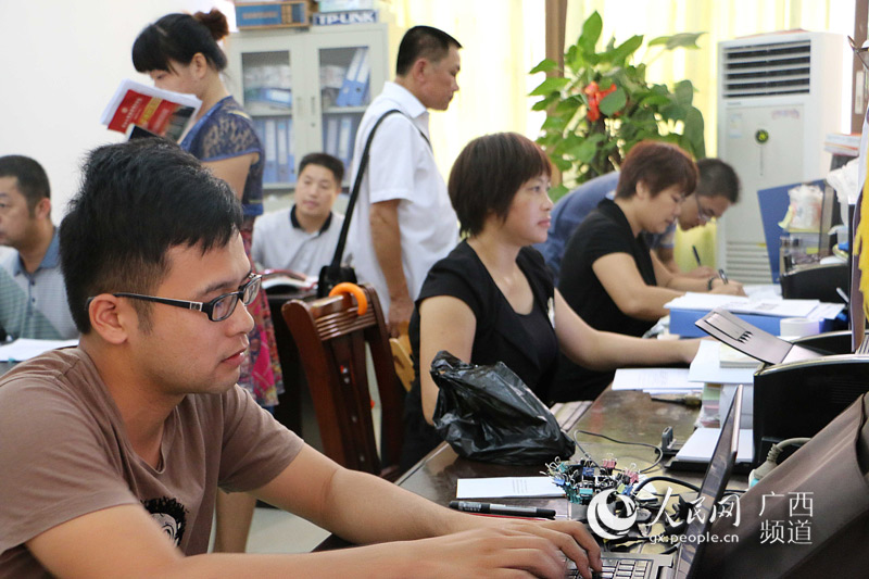广西宁明为贫困大学生发放助学贷款近六百万元