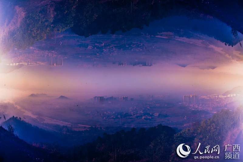 广西摄影师拍摄日出贺新春 多重曝光打造超时空之城