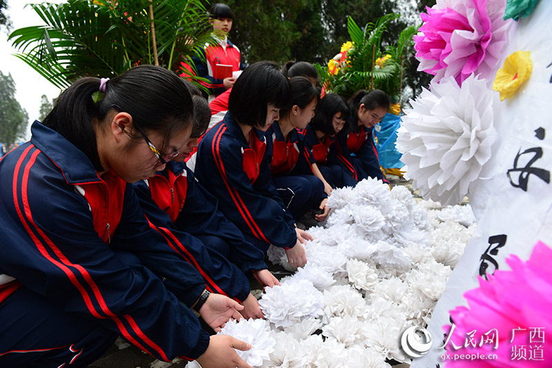 广西昭平:清明时节祭英烈