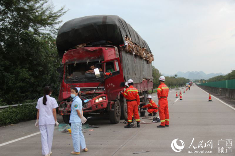 7月22日05时20分,宜柳高速六塘高速出口路段发生车祸