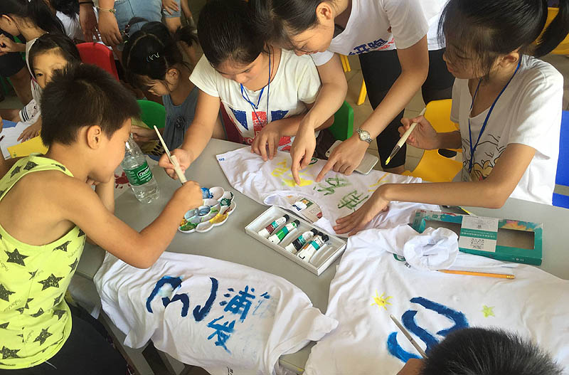 浦发银行南宁分行开展“安全成长”关爱流动儿童爱心公益活动