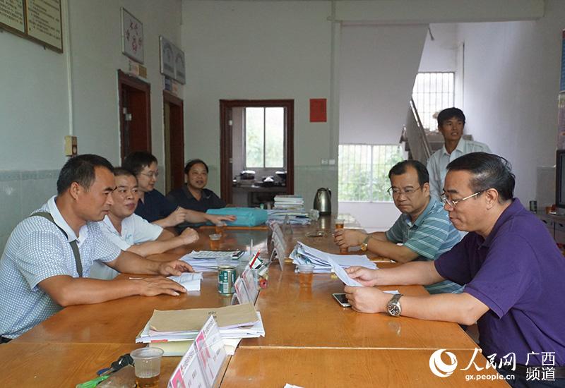 贫困地区的孩子图片_贫困地区农民收入