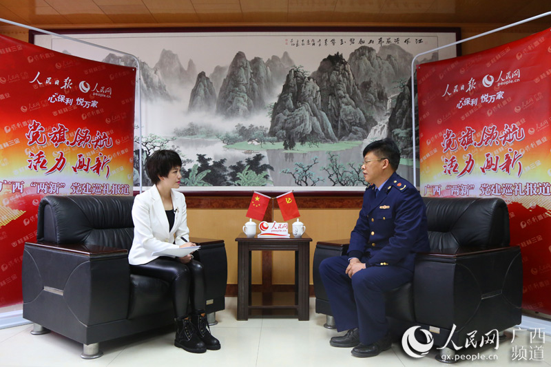 桂林市“兩新”黨工委副書記、市專業市場“小個專”黨委書記、市工商行政管理局副局長蔣以宏接受人民網專訪