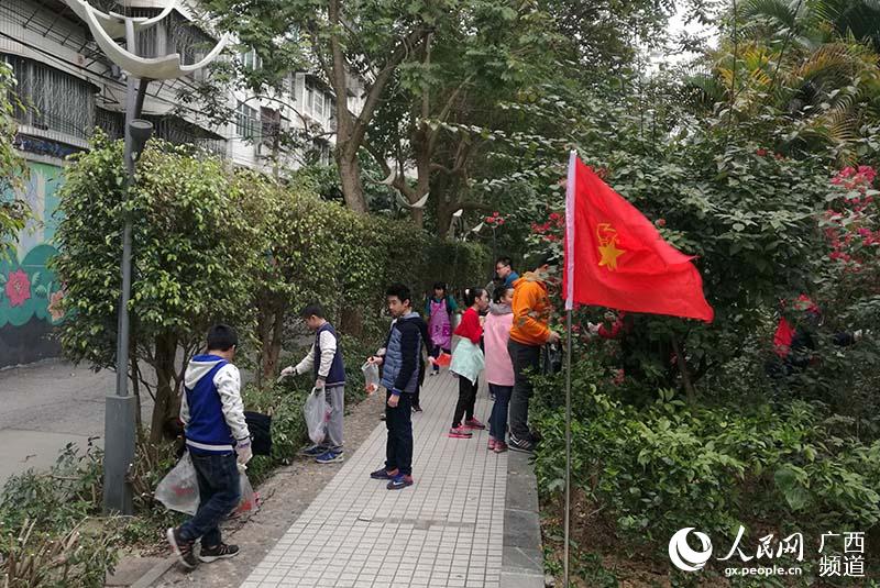 东葛路小学开展学雷锋活动暨洒扫应对系列活