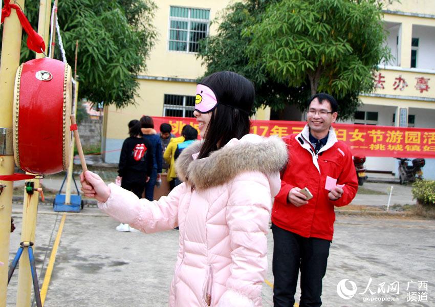 广西大新开展三八妇女节游园活动