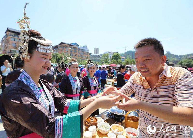 广西“打油茶”传承侗族传统文化