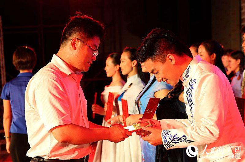 2017年百色市教育系统中华经典诵读大赛成功