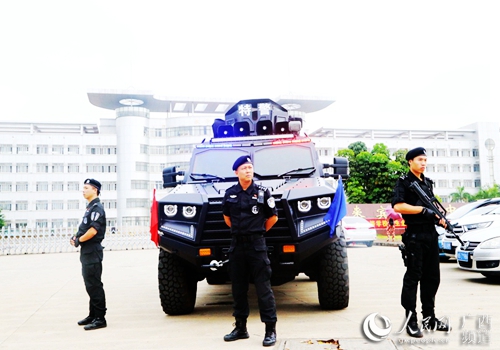 广西来宾500名警察陪同考生上“高考考场”
