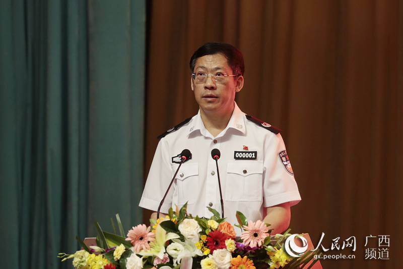 广西壮族自治区副主席,公安厅厅长胡焯致辞