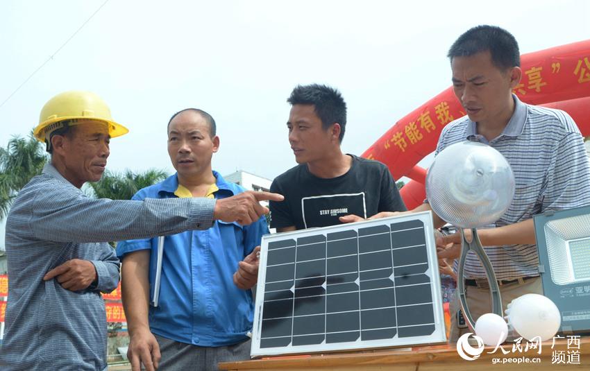 广西忻城：街头推介绿色消费 倡导低碳新生活