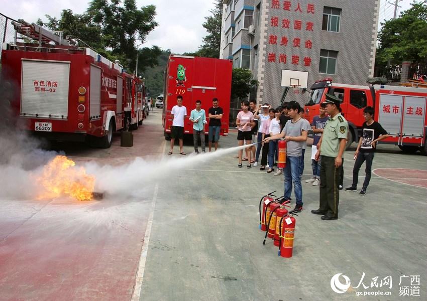 西林县人口_西林法院参加 3 15国际消费者权益保护日 活动