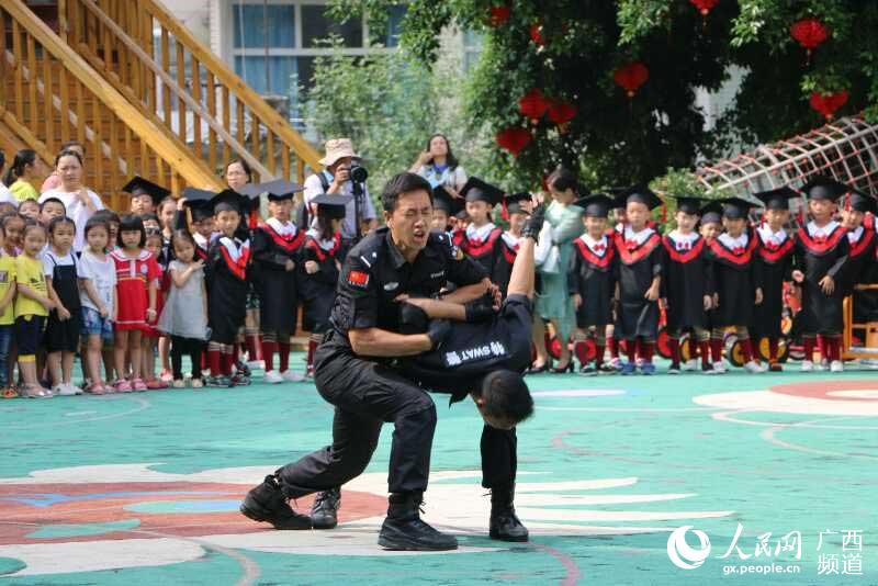 广西隆林公安积极组织开展反恐防暴演练活动