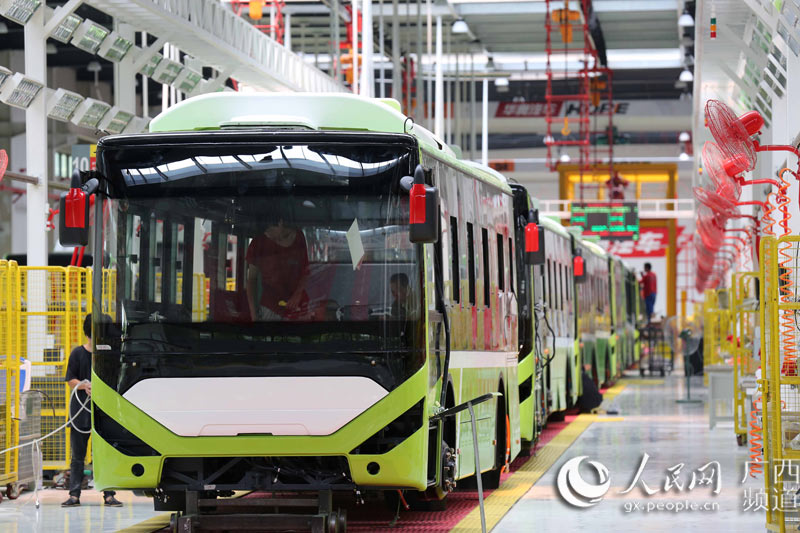 广西贵港：新能源汽车引领“绿色革命”