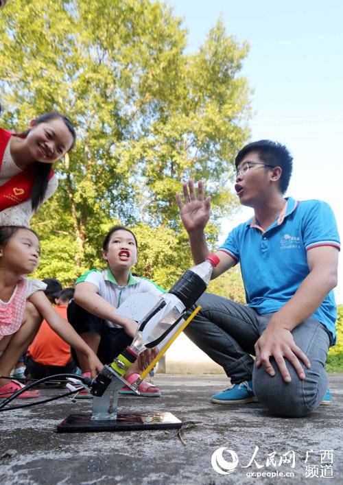 广西柳州:大学生暑期支教山区